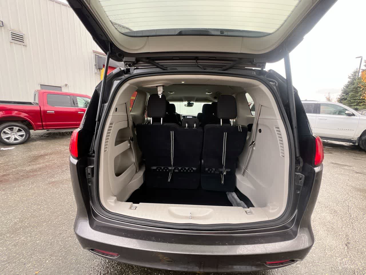 Used 2023 Chrysler Voyager LX FWD image 26