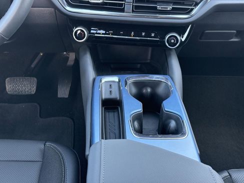 New 2026 Chevrolet Equinox EV LT image 17