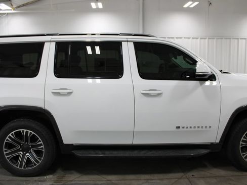 Used 2022 Jeep Wagoneer Series III w/ Flexible Seating Group AWD/4WD image 11