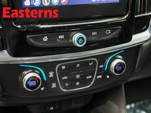 Used 2022 Chevrolet Traverse LT image 20