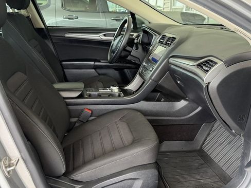 Used 2020 Ford Fusion SE FWD image 8