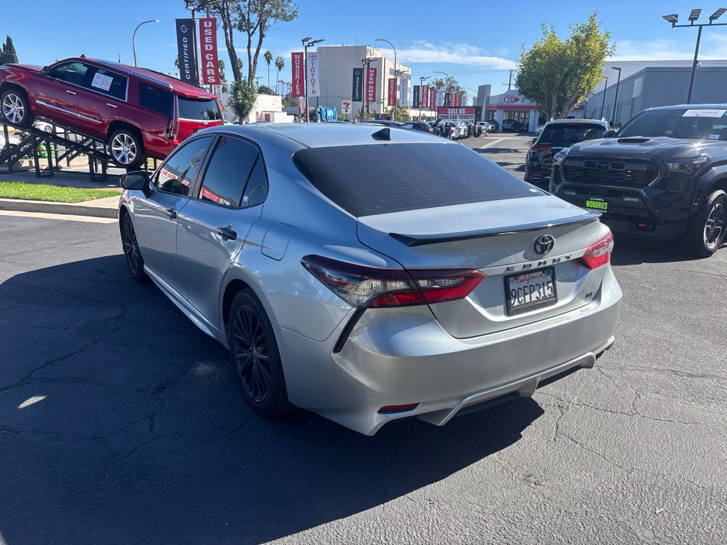 Used 2022 Toyota Camry SE w/ Carpet Mat Package (TMS) FWD image 6