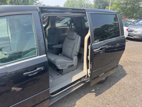 Used 2010 Chrysler Town & Country LX image 42