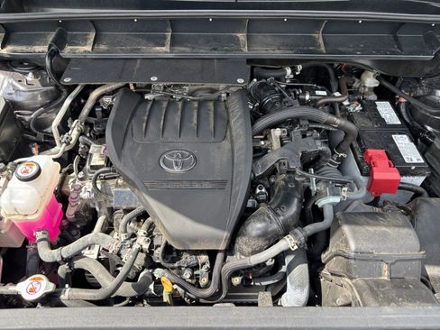 Used 2025 Toyota Highlander LE FWD image 35