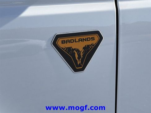 Used 2023 Ford Bronco Badlands image 33