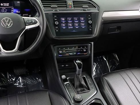 Used 2024 Volkswagen Tiguan SE AWD/4WD image 15