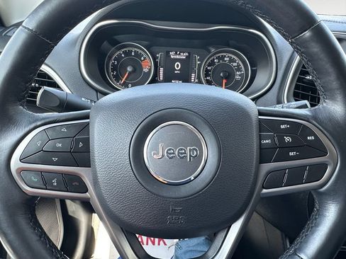 Used 2019 Jeep Cherokee Latitude Plus w/ Cold Weather Group AWD/4WD image 20