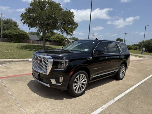 Used 2022 GMC Yukon Denali w/ Advanced Technology Package AWD/4WD image 3