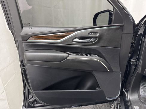 Used 2021 Cadillac Escalade Premium Luxury image 13