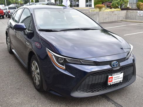 Certified 2021 Toyota Corolla LE FWD image 3
