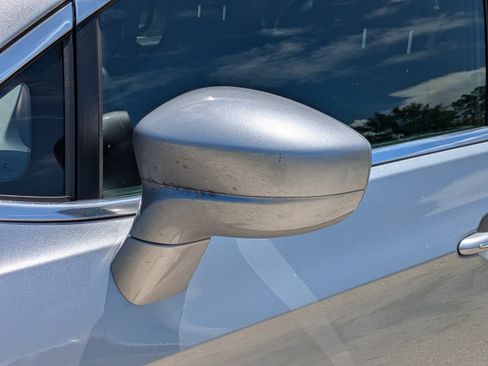 Used 2020 Chrysler Pacifica Touring-L FWD image 11