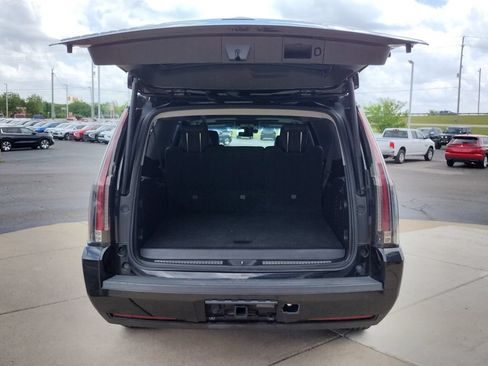 Used 2019 Cadillac Escalade ESV Luxury AWD/4WD image 17