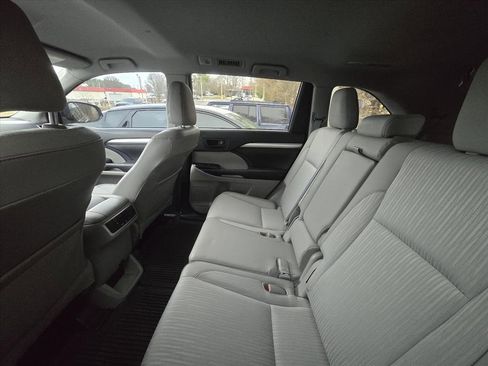 Used 2016 Toyota Highlander Plus image 6