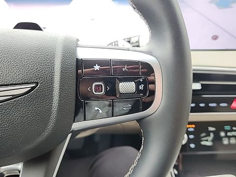 Used 2026 Genesis GV70 2.5T image 9