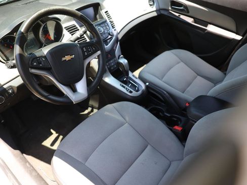Used 2014 Chevrolet Cruze LT FWD image 4