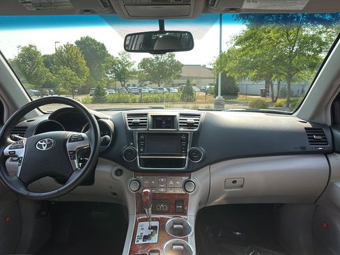Used 2013 Toyota Highlander Limited AWD/4WD image 23