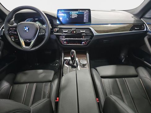 Certified 2023 BMW 530e 530e iPerformance w/ Premium Package image 9