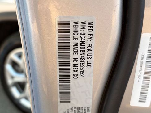 Used 2025 Jeep Compass Latitude image 24