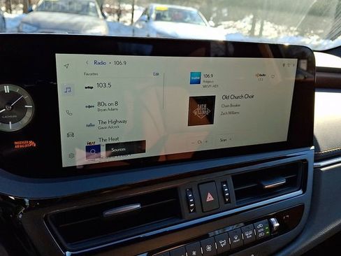 Used 2025 Lexus ES 350 w/ Premium Package image 17