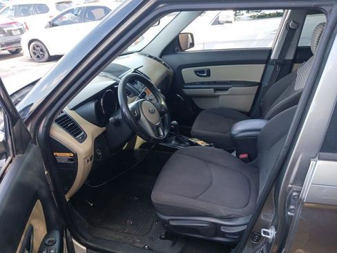 Used 2011 Kia Soul ! FWD image 6
