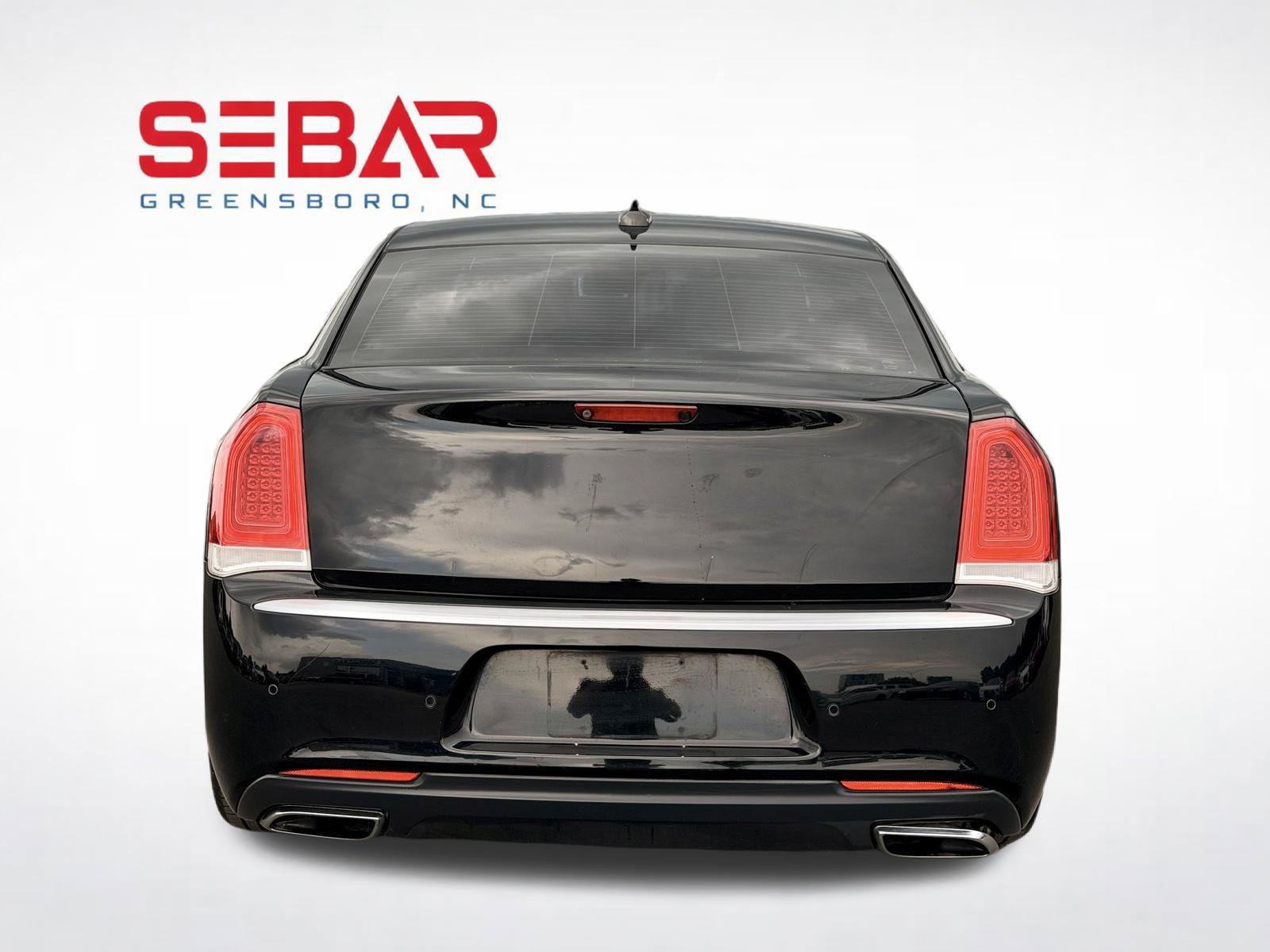 Used 2015 Chrysler 300 C Platinum w/ Harman/Kardon Audio Group RWD image 7