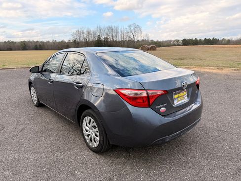 Used 2019 Toyota Corolla LE image 3