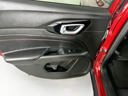 Used 2025 Jeep Compass Trailhawk AWD/4WD image 25