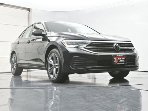 Used 2023 Volkswagen Jetta SE w/ Panoramic Sunroof Package image 28