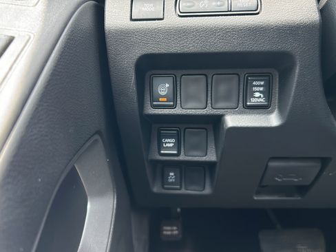Used 2025 Nissan Frontier SL RWD image 30