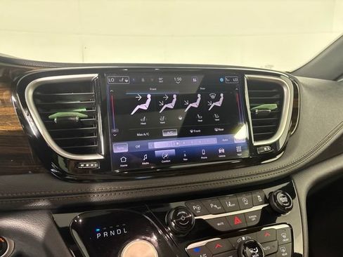 Used 2021 Chrysler Pacifica Pinnacle AWD/4WD image 19