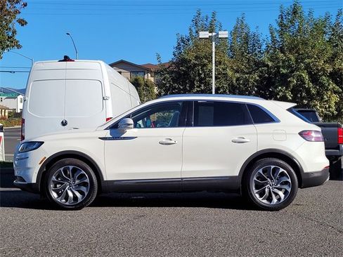 Used 2022 Lincoln Nautilus Reserve w/ Equipment Group 201A image 9