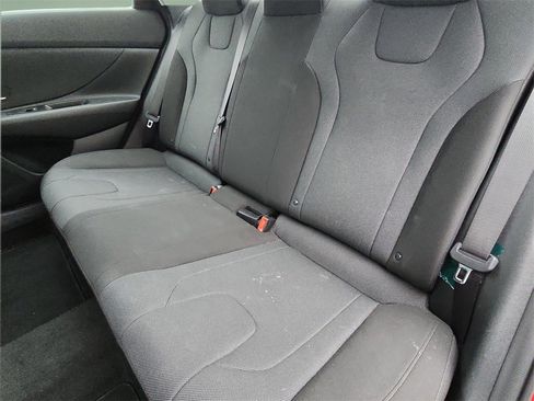 Certified 2023 Hyundai Elantra SE image 9