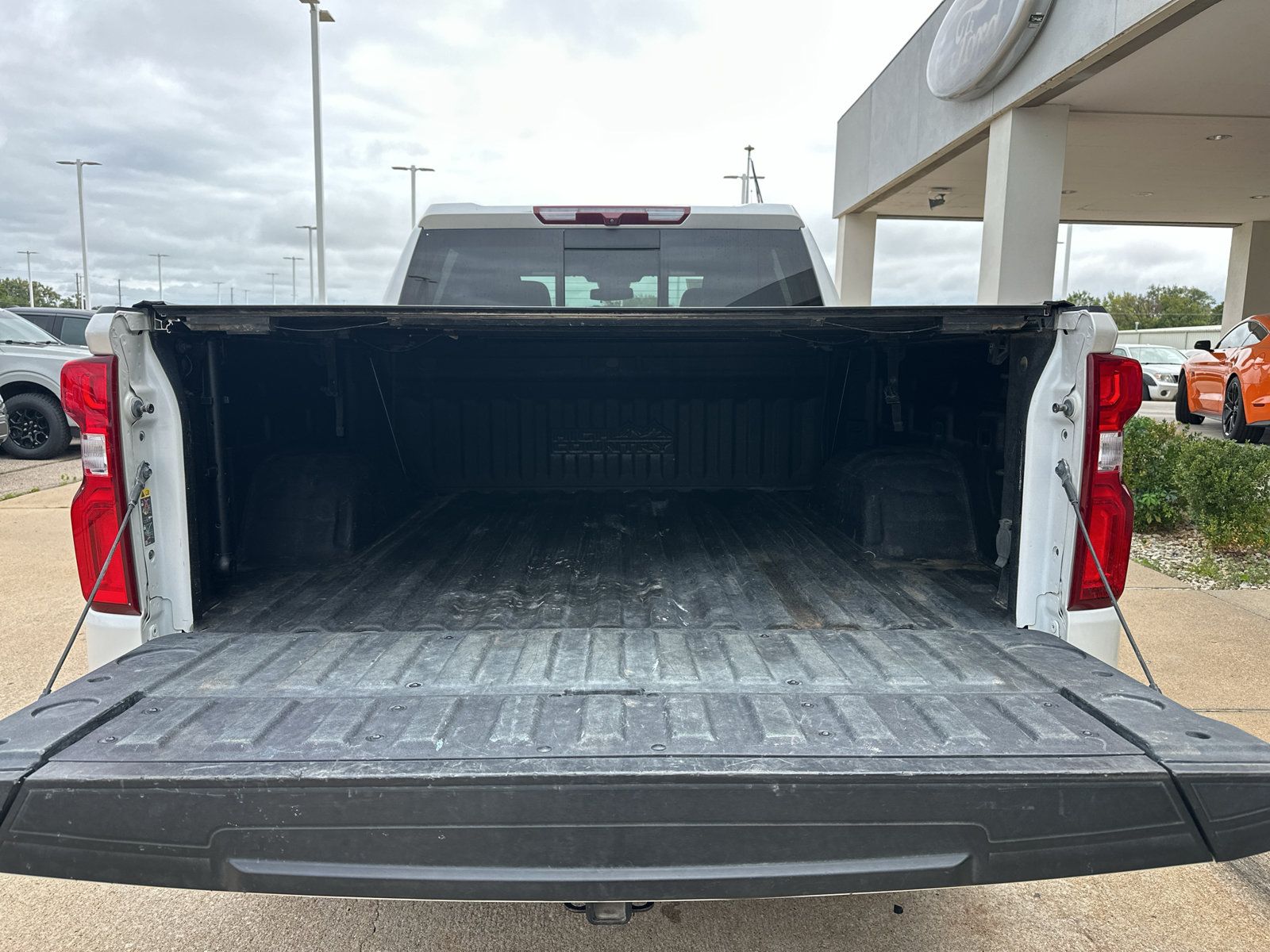 Used 2022 Chevrolet Silverado 1500 High Country w/ High Country Premium Package AWD/4WD image 7