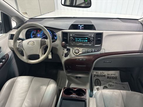 Used 2011 Toyota Sienna XLE image 34