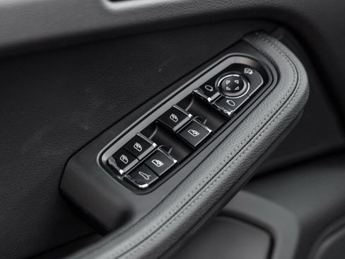 Used 2026 Porsche Macan image 20