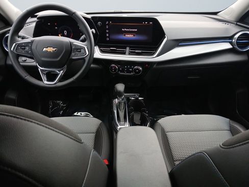 Certified 2025 Chevrolet Trax LT w/ Driver Confidence Package FWD image 10