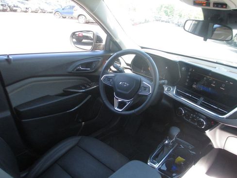 Used 2025 Chevrolet Trax ACTIV w/ Driver Confidence Package FWD image 23