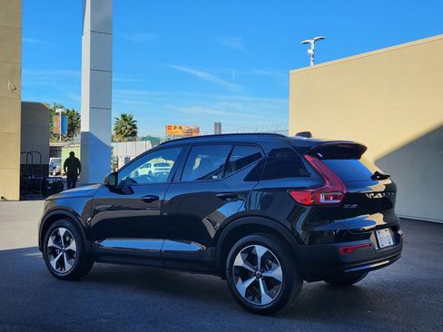 Used 2023 Volvo XC40 B4 Ultimate image 29