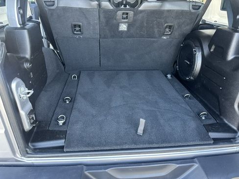 Used 2018 Jeep Wrangler Unlimited Sahara AWD/4WD image 25