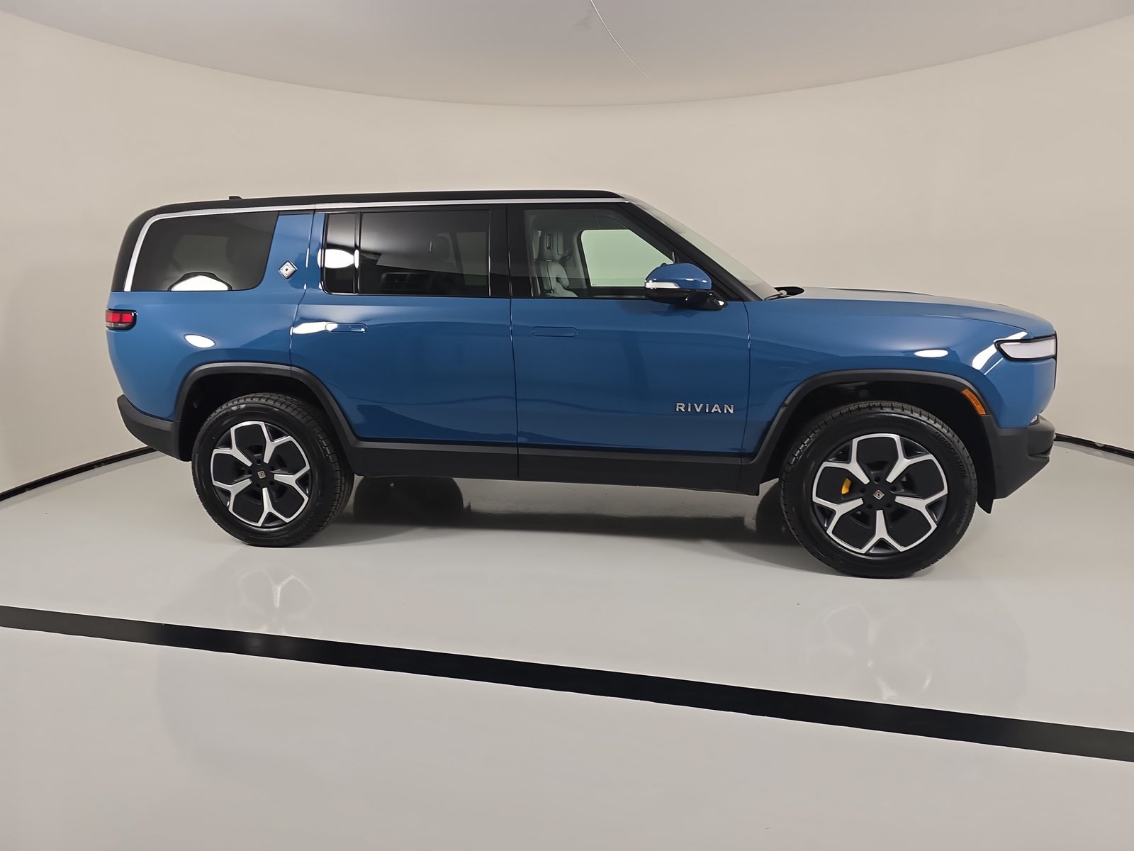 Used 2023 Rivian R1S Adventure Quad AWD/4WD image 6