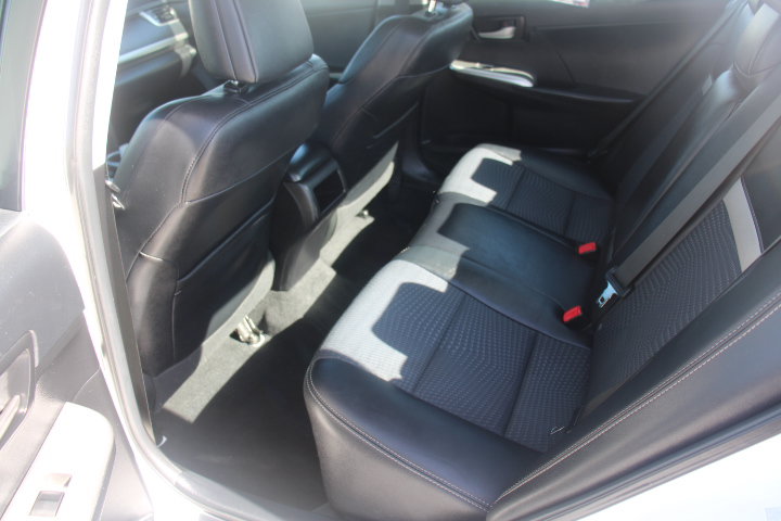 Used 2014 Toyota Camry SE FWD image 14