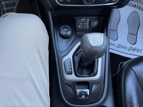 Used 2016 Jeep Cherokee Limited image 23