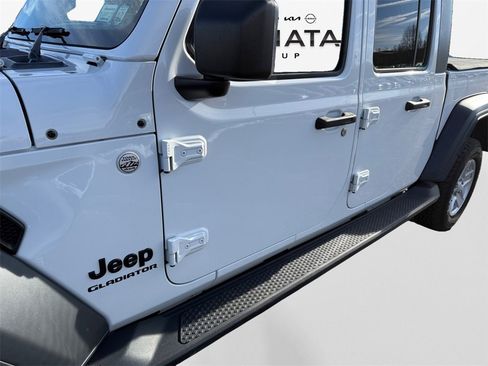 Certified 2020 Jeep Gladiator Sport w/ Quick Order Package 24S image 31