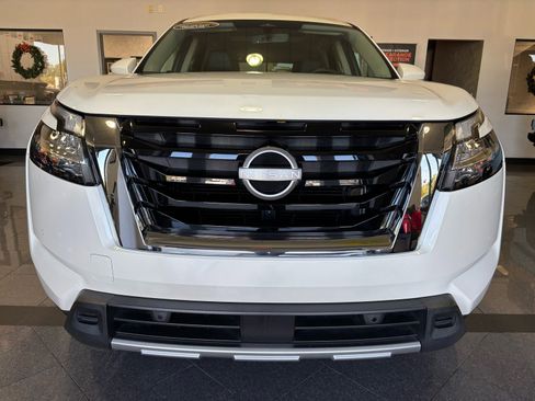 Used 2024 Nissan Pathfinder Platinum w/ Cargo Package image 29