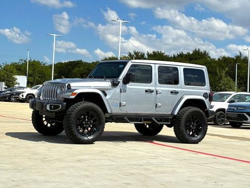 Used 2021 Jeep Wrangler Unlimited Sahara w/ Cold Weather Group AWD/4WD image 3