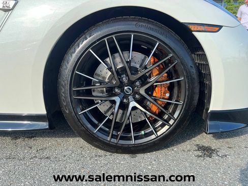 Used 2021 Nissan GT-R Premium AWD/4WD image 19