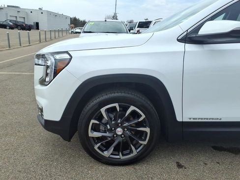 Used 2023 GMC Terrain SLT image 25