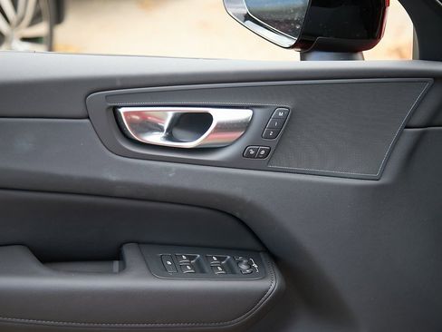 New 2025 Volvo XC60 B5 Core w/ Protection Package Premier image 10