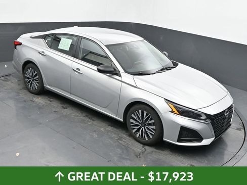 Used 2024 Nissan Altima 2.5 SV FWD image 33