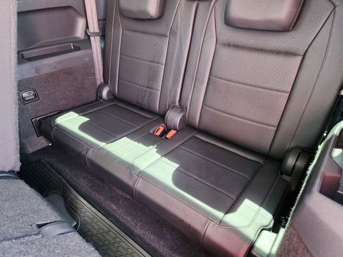 Used 2018 Volkswagen Tiguan SEL FWD image 9